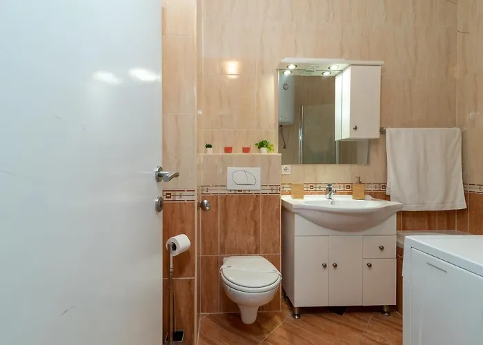 Angela アパート トロギール